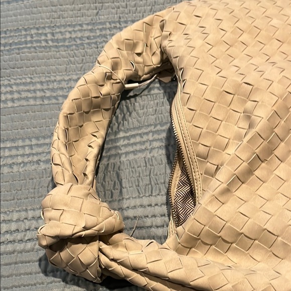 Cream Hobo Bag with Woven Texture - Picture 6 of 9